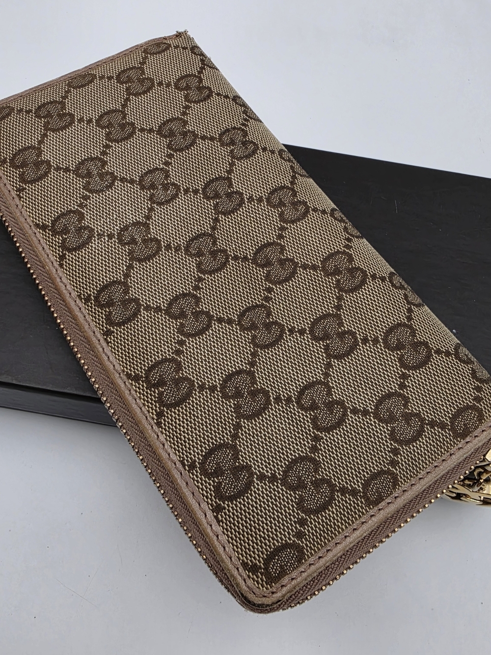 GUCCI Beige/Ebony GG Canvas Zippy Charm Wallet, Authentic w/COA..Original Box.